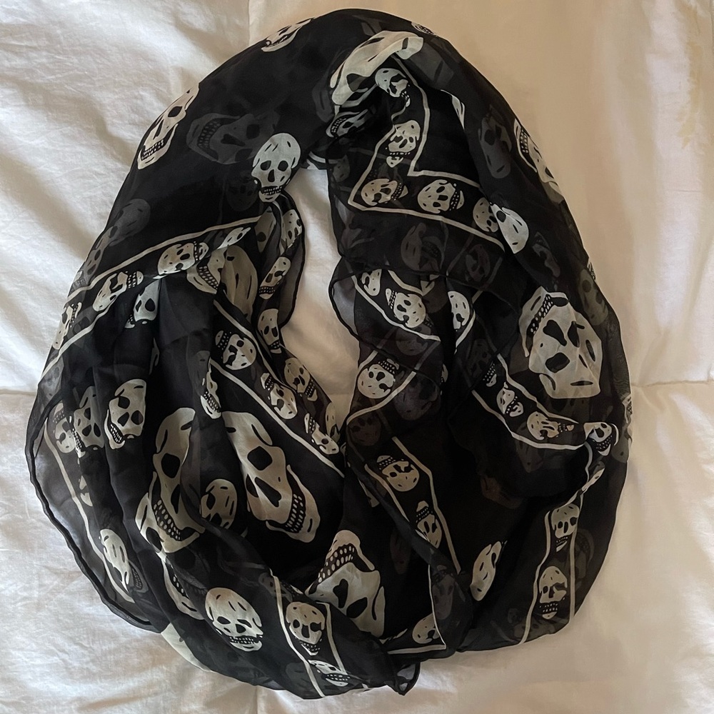 Alexander McQueen Classical Skull Scarf